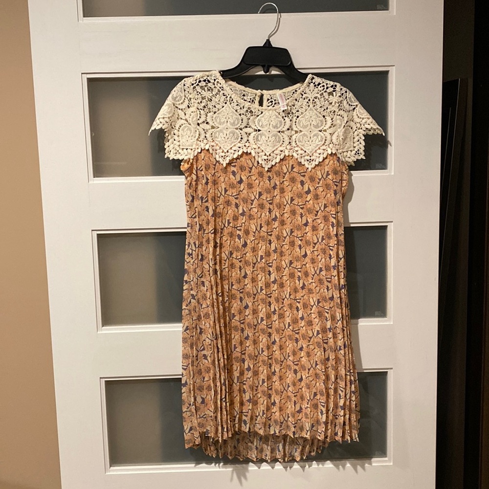 Peach floral Xhilaration pleated and lace M midi dress